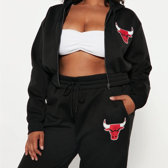 Bulls Cropped Zip Hoodie - Picture 4 of 4